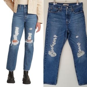 NWOT Levi's‎ Women's Premium Wedgie Straight Distressed Denim Jeans 28